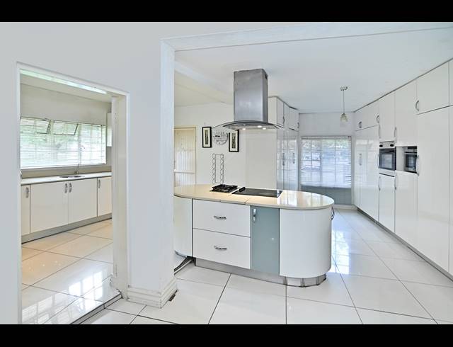 6 BEDROOM HOUSE FOR SALE IN PRESIDENT PARK